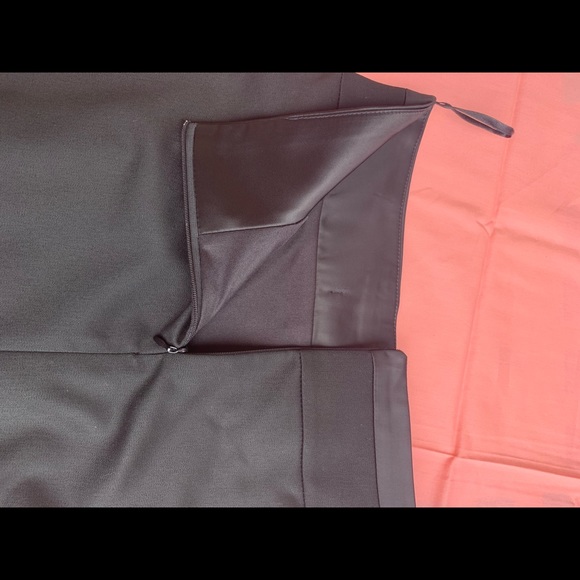 Classic black skirt - Picture 4 of 6